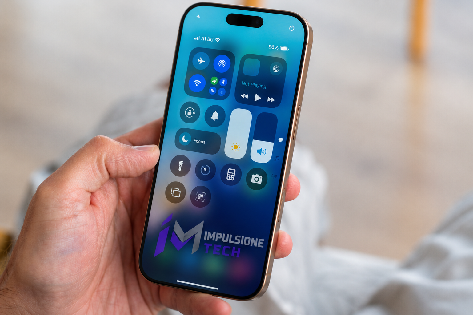 iPhone com a tela já trocada, funcionando perfeitamente